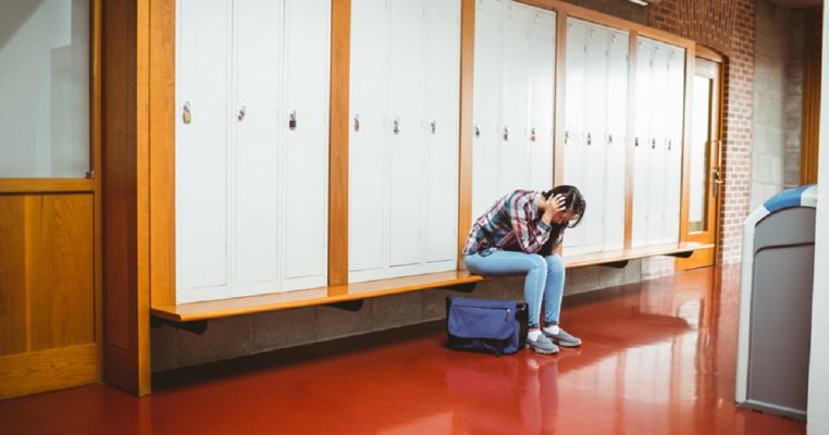 Alt caz de pedofilie! O fetiţă de 13 ani de la CSM Ploieşti povestește calvarul pe care îl trăiesc ea şi colegele ei în vestiare