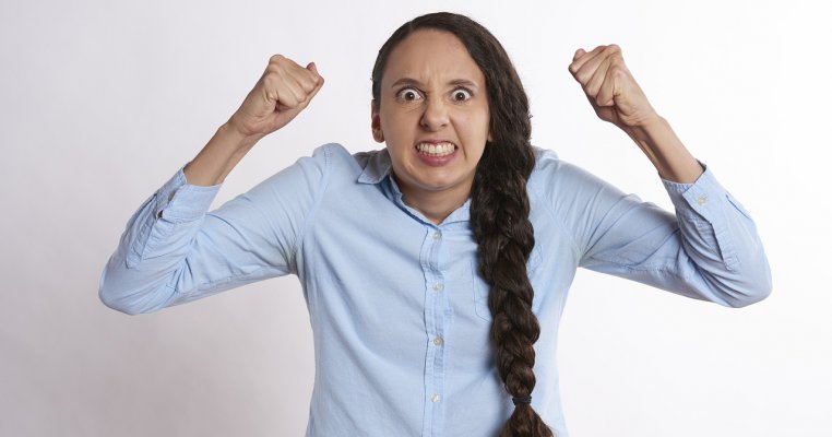 Dacă te mai mişti de pe oliţă te bag cu capul în ea! Înregistrări cu limbajul violent al educatoarelor de la o creșă din Năvodari