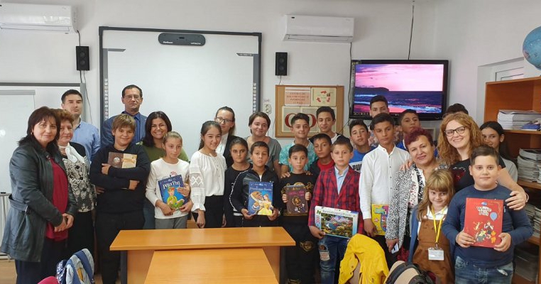 Bibliotecă donată pentru 1600 de copii din Slobozia Bradului