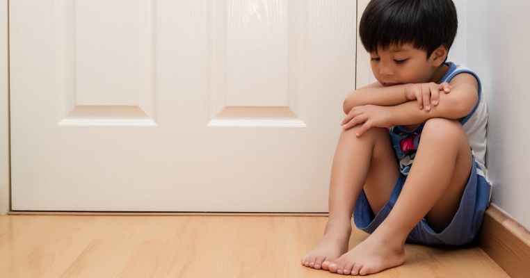 Pusul la colț al copilului, singura pedeapsă acceptată în parentingul modern