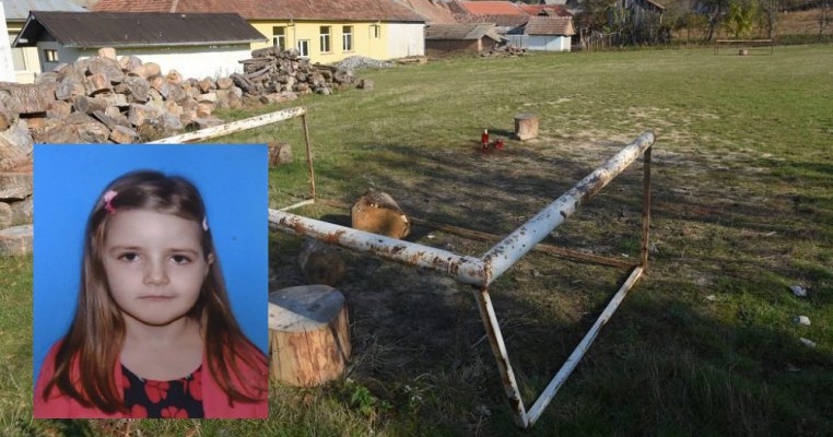 O fetiță a fost strivită de poarta de fotbal pe terenul școlii. Este al doilea caz la aceeași școală din Bihor