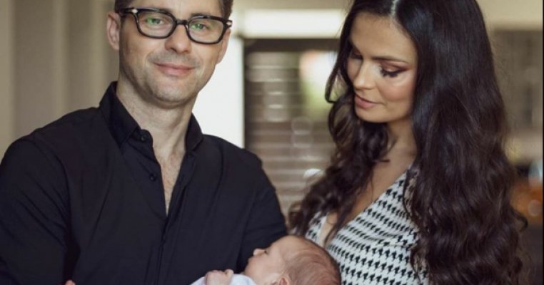 Anca Serea a arătat impecabil la botezul celui de-al șaselea copil. Ce familie frumoasă are!