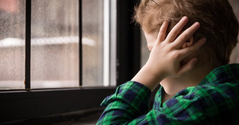 Un copil a povestit la grădiniță cum tatăl său a ucis un om. Cazul de omor din România care a îngrozit autoritățile