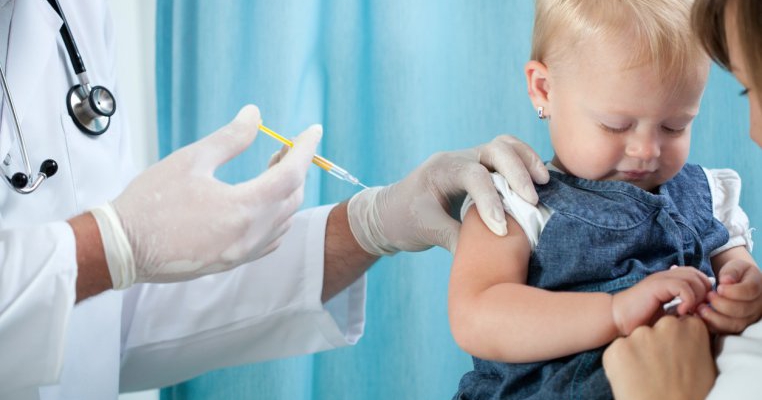 Boala care ucide cei mai mulți copii din România poate fi prevenită prin vaccinare