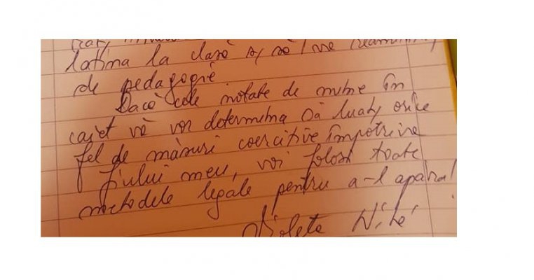 Revolta unei mame către un profesor: „ASTA face o mamă care nu crede în capul plecat, în frica de notă și în terorizarea copilului să-și ia unul salariul!”