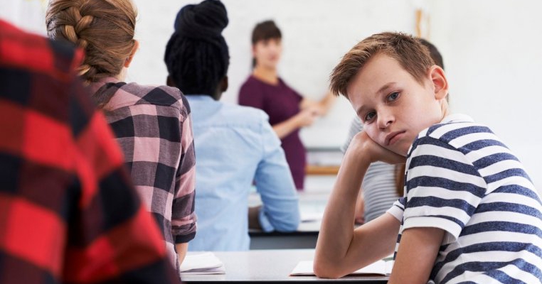44% dintre copiii României sunt analfabeți! Cele mai slabe rezultate la testul PISA din ultimii 9 ani. Ce spune Ministrul Educației