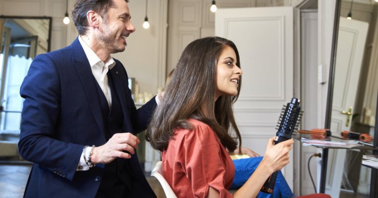 Rowenta lansează Ultimate Experience - peria rotativă inspirată de hairstiliști, creată pentru tine