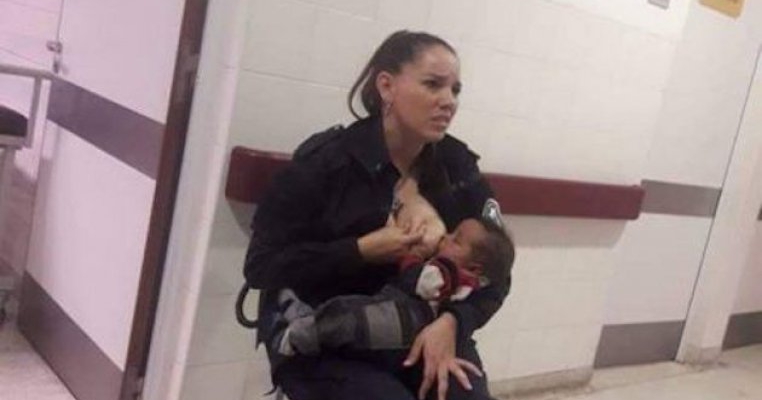 O polițistă a alăptat un băiețel murdar și malnutrit: "Era înfometat, își băga mâinile în gură și se mușca. Mi s-a rupt sufletul!"