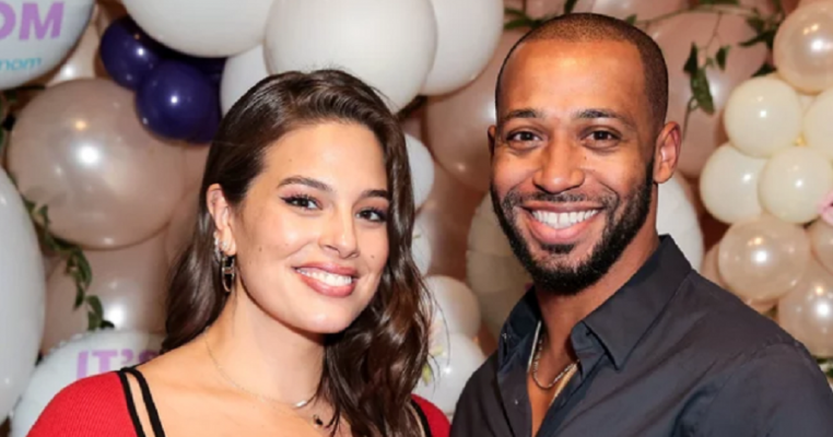 Celebrul supermodel Ashley Graham a devenit mămică