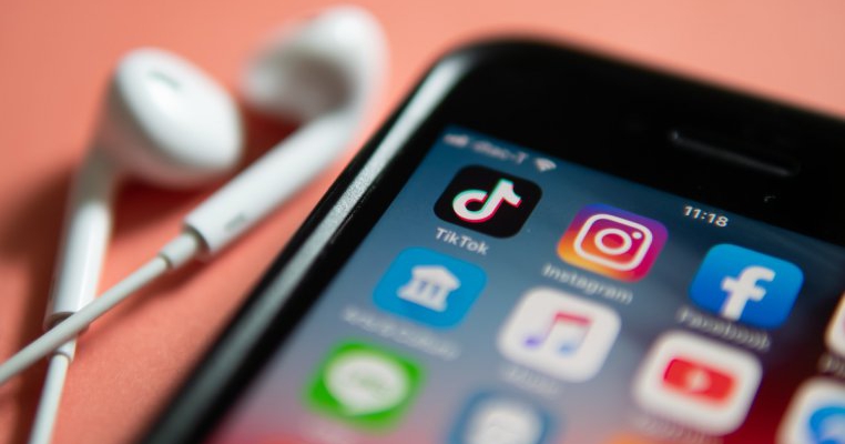 Avertisment pentru părinți: dacă ai un copil care folosește aplicația TikTok, dezinstaleaz-o acum!