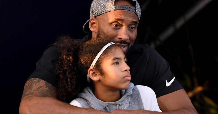 Legendarul Kobe Bryant și fiica sa și-au pierdut viața într-un accident de elicopter