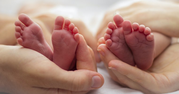 Gemenii din Brașov au decedat din cauza pneumoniei, după ce au fost externați ca fiind sănătoși. Familia acuză medicii