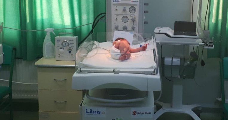 Salvați Copiii duce aparatură medicală necesară supraviețuirii prematurilor la Zalău! Rata mortalității infantile este aproape de două ori mai mare decât media pe țară