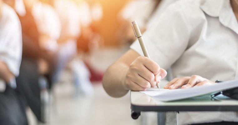 Calendar Evaluare Națională și Bac 2020: când vor da simulările elevii