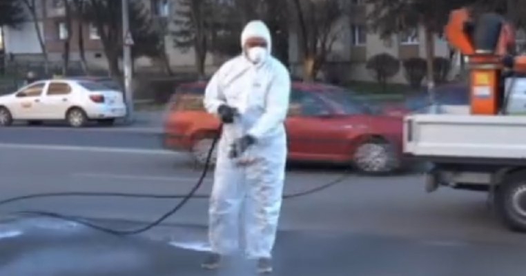 Măsuri anti-coronavirus: autoritățile dezinfectează străzile în București (video)