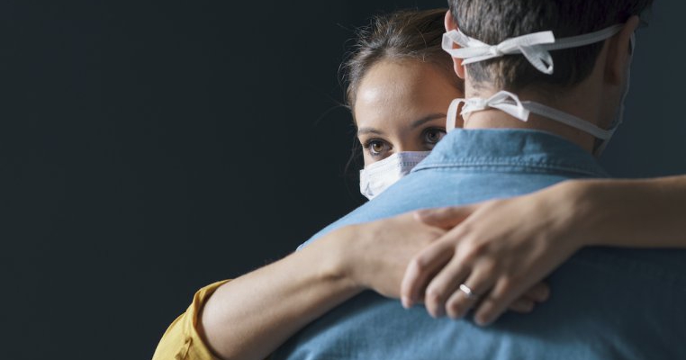 Cine sunt mai predispuși la a contracta coronavirusul: bărbații sau femeile?