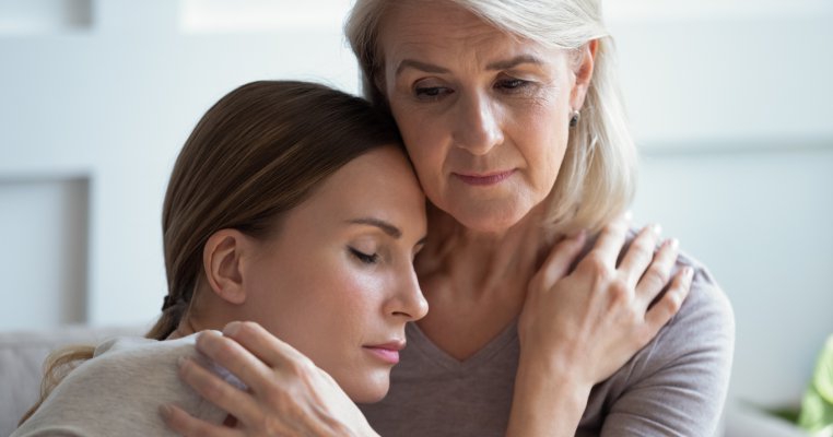 Ziua în care îți pierzi mama este ziua în care realizezi că ai pierdut jumătate din tine. Prețuiți-le cât le mai aveți!