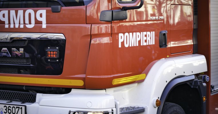 Salvatorii noștri nu se pot salva pe ei! Pompierii nu au măști când merg să ia bolnavii cu COVID-19 de acasă