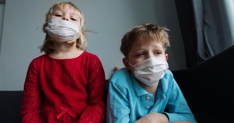 Primul caz din România: ambii părinți cu coronavirus, fără alte rude care să îi ajute. Unde au ajuns copiii?