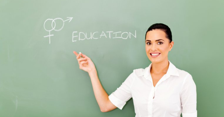 Educație sexuală obligatorie în școli: legea a fost promulgată de președinte