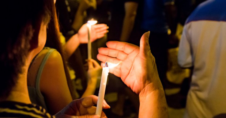 Cum sa va ține slujba de Înviere de Paște: ai voie să te duci să iei Lumină?