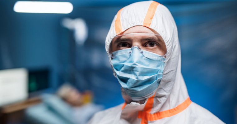 Chirurgul care a operat o fetiță bolnavă de COVID-19, la Constanța: "I-am spus soției că voi opera un copil infectat cu COVID-19. A început să plângă"