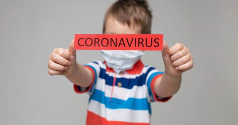 Alertă pentru părinți și medici: un simptom specific Covid-19 atacă organismul copiilor