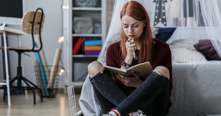 Scrisoarea unei eleve de clasa aXII-a:”Mi-am dorit mai multă vacanță, iar Dumnezeu asta ne-a dat. Acest Covid19 mi-a răpit cel mai magic moment din adolescență”