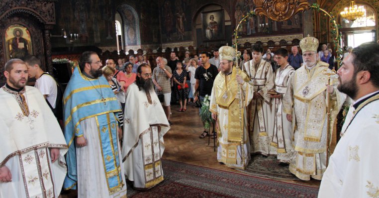 După 15 mai: cum se vor ține slujbele în biserică