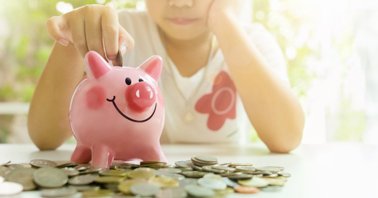 Educația financiară este simplă și distractivă! Iată cum îți înveți copilul să facă economii