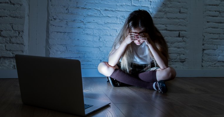 Manualul pedofilului online: cum sunt agățați copiii pe Internet în perioada carantinei