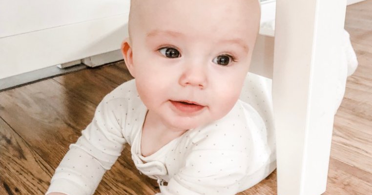 Un băiețel de 11 luni, absolut adorabil, este cel mai tânăr influencer de pe Instagram și nu are un braț