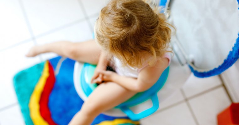 Până la ce vârstă este indicat să poarte scutece copilul? Pediatrul răspunde