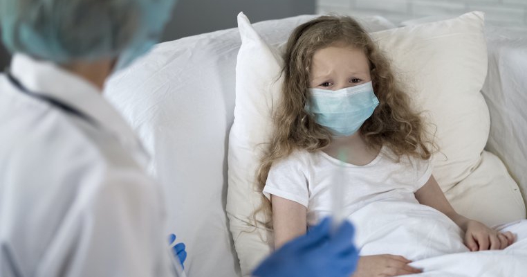 Abuz în spitalul din Brașov: mamele nu au voie să se interneze alături de copiii lor