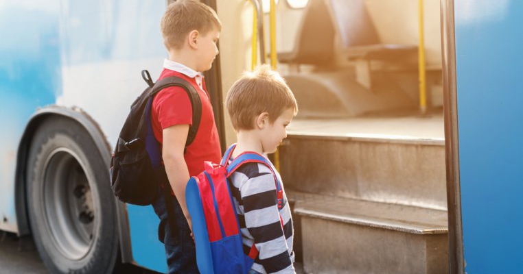 Elevii vor putea circula cu mijloacele de transport în comun gratuit, doar în baza carnetului de elev