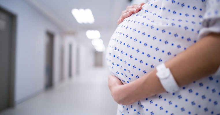 O gravidă cu Covid-19 a născut pe coridorul spitalului pentru că nu a găsit un medic să o ajute:”Mă rog ca nicio mamă să nu treacă vreodată prin ce am trecut eu”