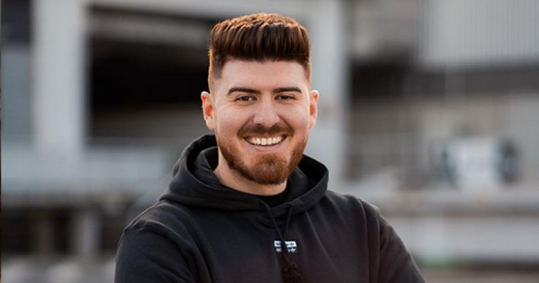 Vloggerul care a instigat la violarea minorelor a fost arestat