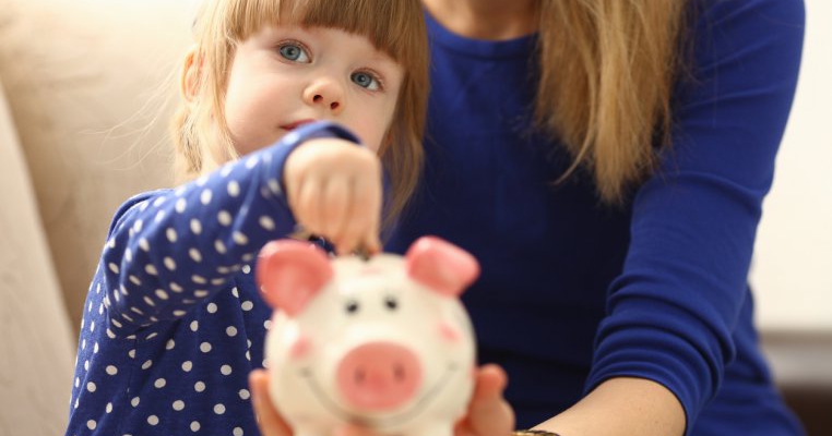 Cum dezvolți inteligența financiară a copilului tău?