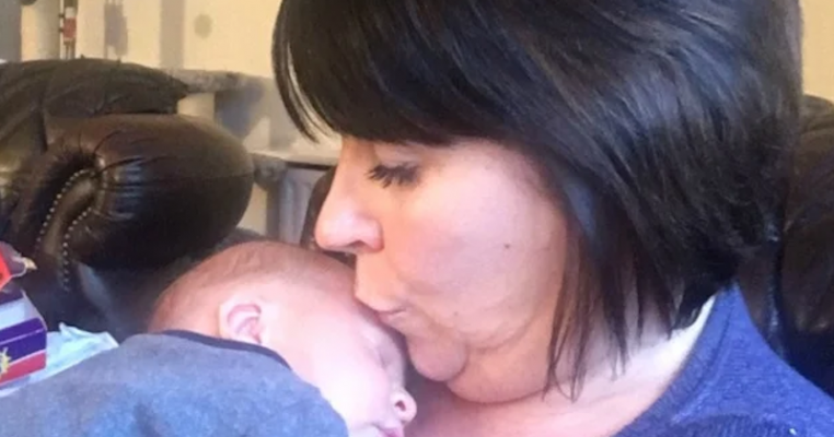 Poveste incredibilă: o mamă credea că a intrat la menopauză, dar, de fapt, era însărcinată