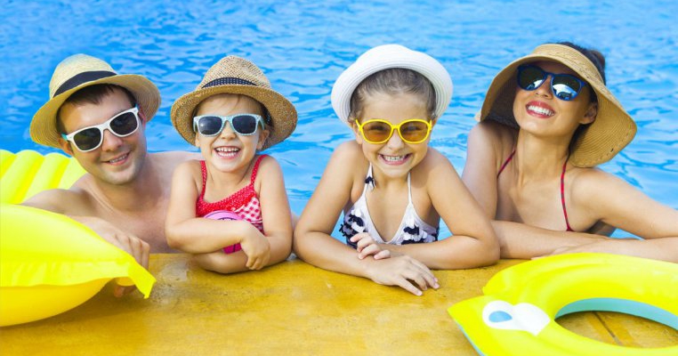 Top 10 porunci pentru un copil la piscină sau la mare