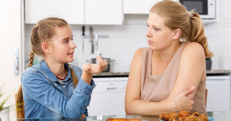Mitul de parenting “o să fie mai ușor cu timpul” este o mare abureală