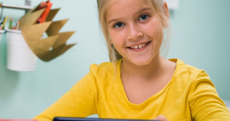 Explorăm lumea digitală în siguranță! Descoperă tovarășul inteligent de care copiii au nevoie