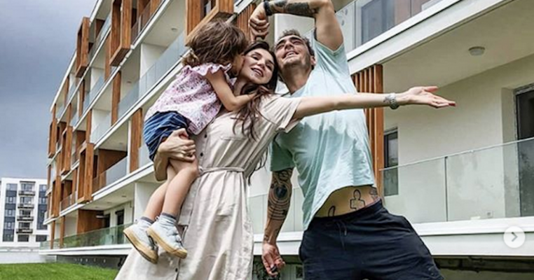 Fetița lui Vladimir Drăghia și a lui Alice Cavaleru este adorabilă