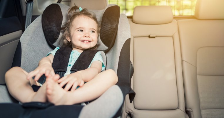 La plimbare cu bebe! Ce produs NU trebuie să lipsească din mașină