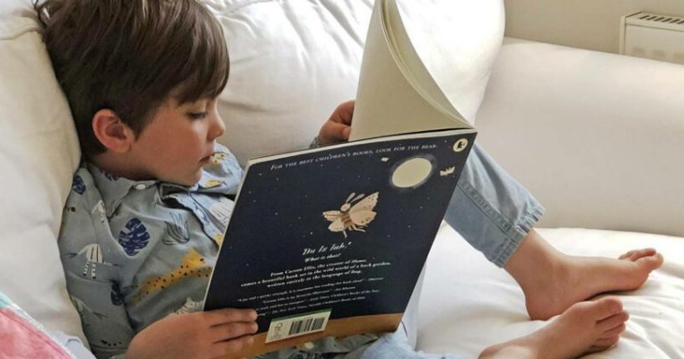 Un băiețel de numai 4 ani lansează prima lui carte! Compune cele mai drăguțe poezii