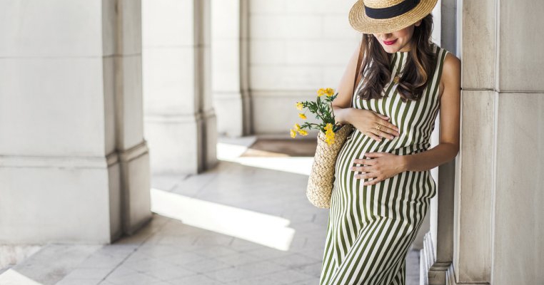 8 articole vestimentare pe care orice femeie însărcinată trebuie să le aibă