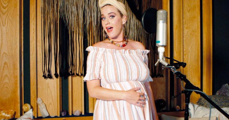 Cum a decorat Katy Perry camera bebelușei ei. Bineînțeles că este roz!