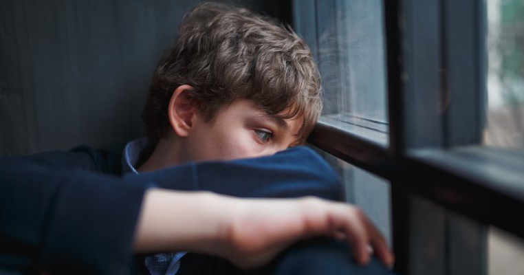 De ce 5000 de familii vor să adopte acest băiat de 9 ani: filmarea care a impresionat o lume întreagă