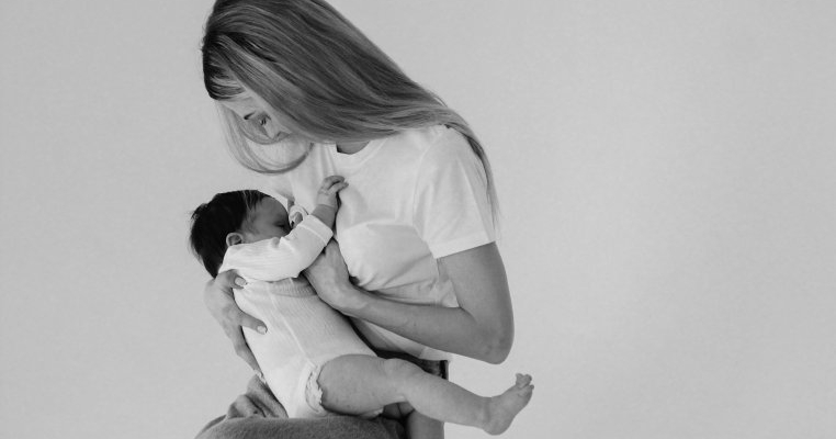 „Nu m-a ajutat nimeni cât timp Ela era mică, așa că am mâncat ce și cum am apucat”. 10 mame dezvăluie ce mâncau atunci când alăptau