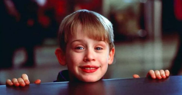 Macaulay Culkin a împlinit 40 de ani. Cum arată acum Kevin din ”Singur acasă”